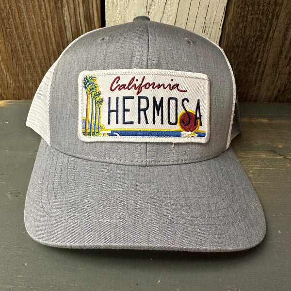 Hermosa Beach CALIFORNIA LICENSE PLATE 6 Panel Trucker Hat - Grey/White