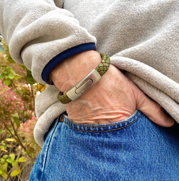 Push Clasp Heavy Leather Bracelet: Men